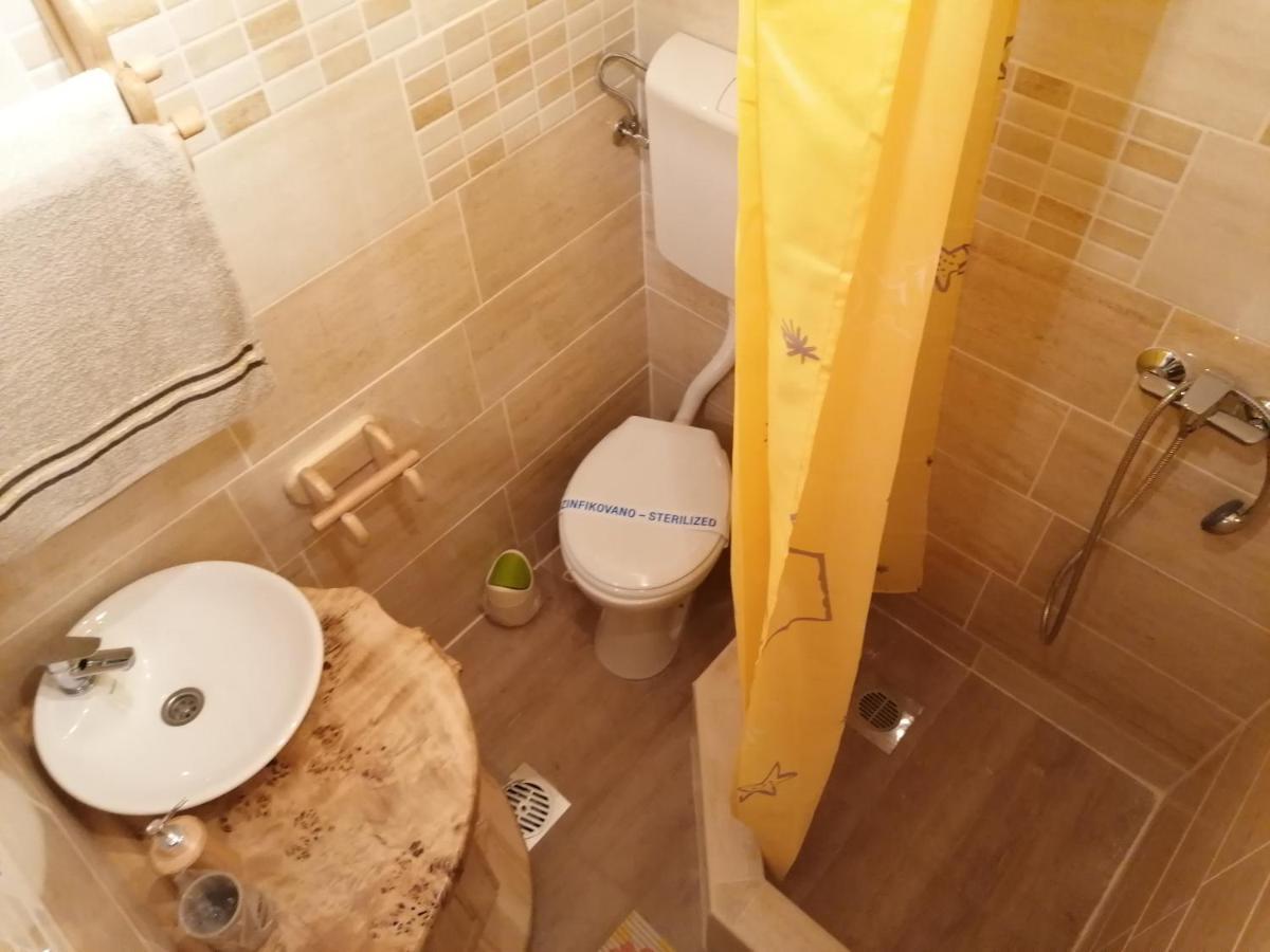 Apartmani Zuti Leptir เวิร์ดนิค ภายนอก รูปภาพ
