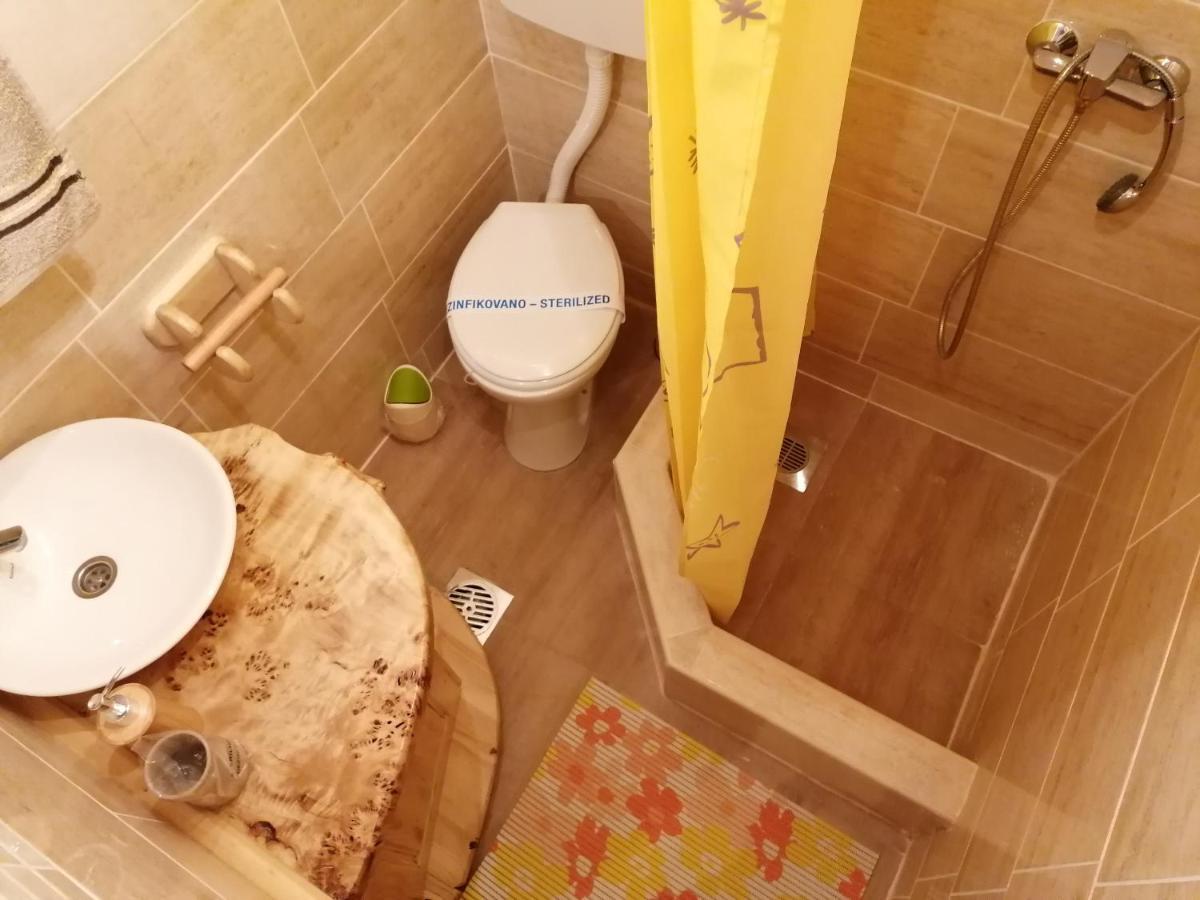 Apartmani Zuti Leptir เวิร์ดนิค ภายนอก รูปภาพ