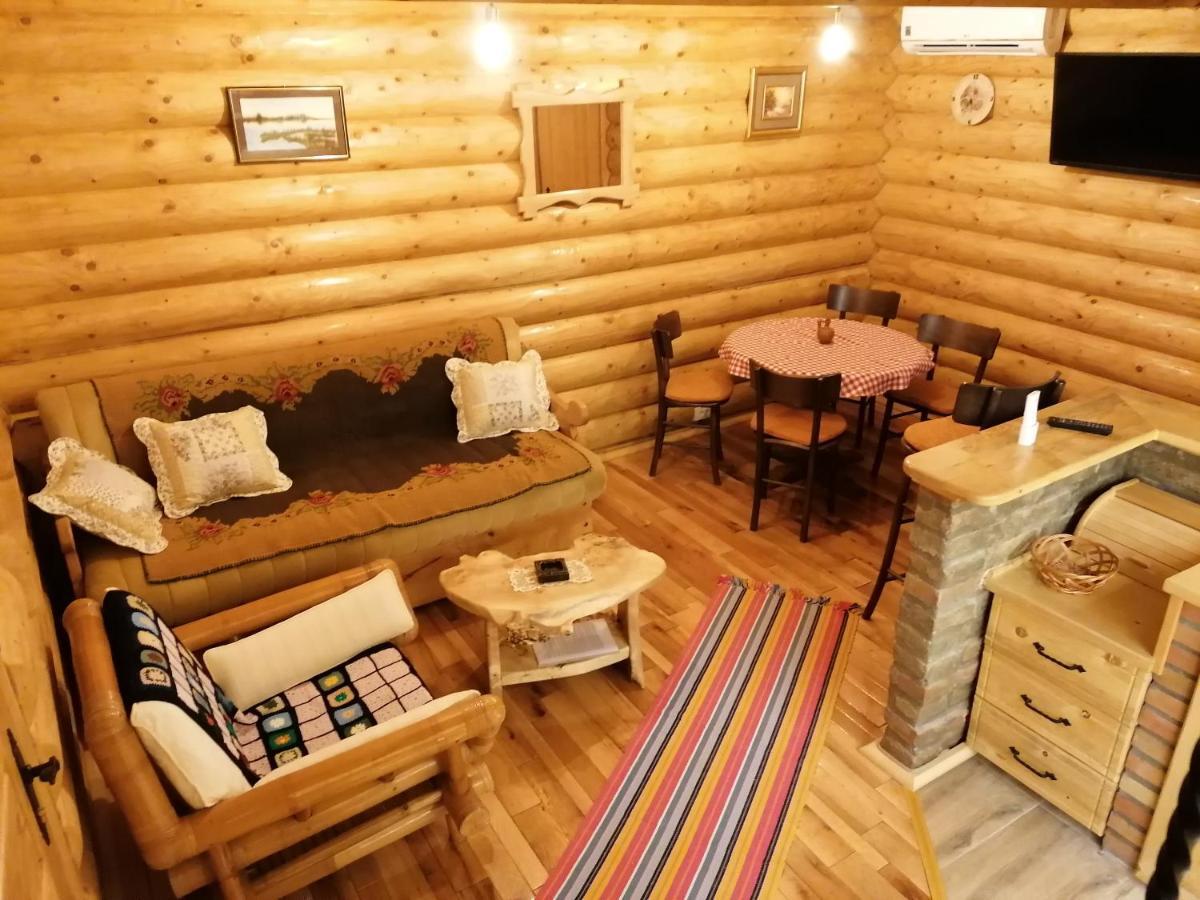 Apartmani Zuti Leptir เวิร์ดนิค ภายนอก รูปภาพ