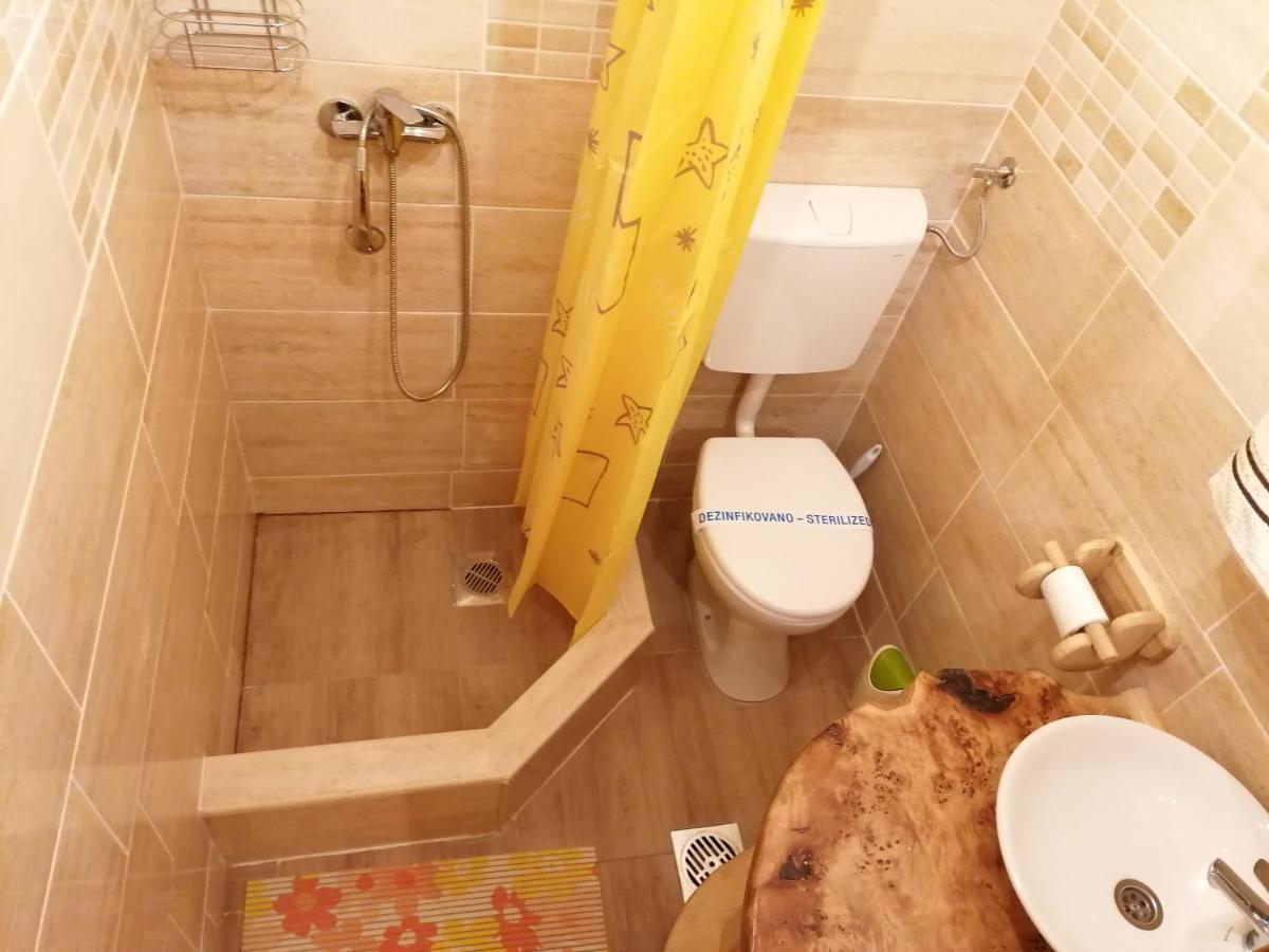Apartmani Zuti Leptir เวิร์ดนิค ภายนอก รูปภาพ