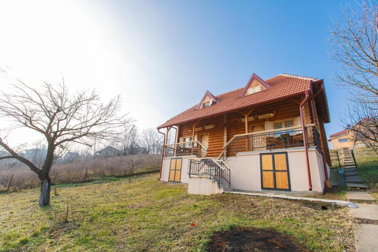 Apartmani Zuti Leptir เวิร์ดนิค ภายนอก รูปภาพ